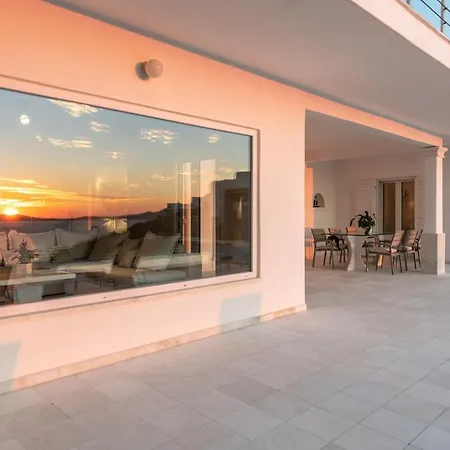 Villa Deloxenia By Ethos Hospitality